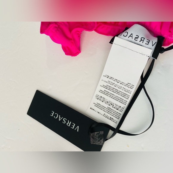 New VERSACE Wonens Pink Gold
Logo bikini Size 14A - Picture 4 of 8